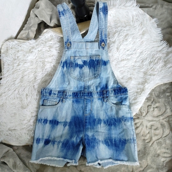 The Children's Place Girl's Tie Dye Overall Shorts - Picture 1 of 8